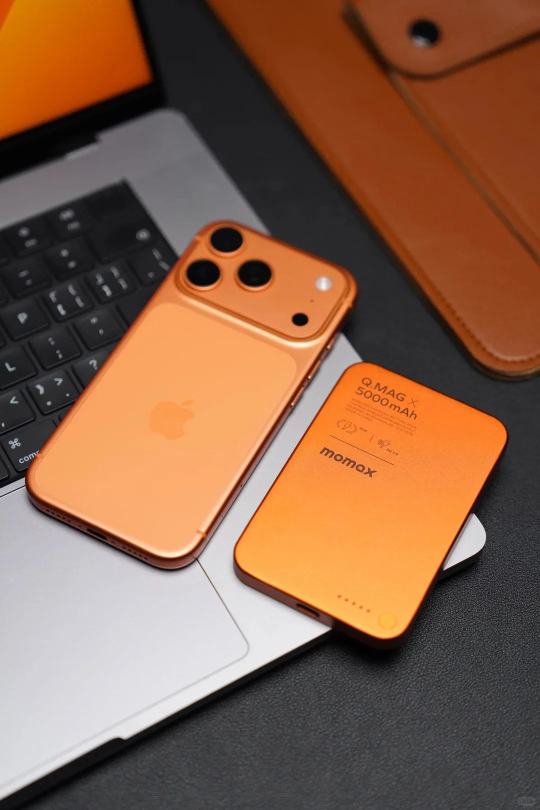 MOMAX Maqnitli Simsiz Portativ Powerbank – 5000 mAh, Narıncı Rəng, MagSafe Uyğun, Ultra İncə Metal Korpuslu, Sürətli Şarj Dəstəyi, iPhone üçün.