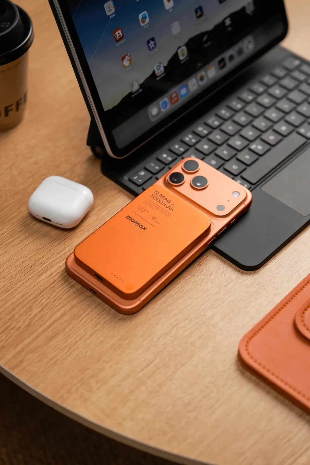 MOMAX Maqnitli Simsiz Portativ Powerbank – 5000 mAh, Narıncı Rəng, MagSafe Uyğun, Ultra İncə Metal Korpuslu, Sürətli Şarj Dəstəyi, iPhone üçün.