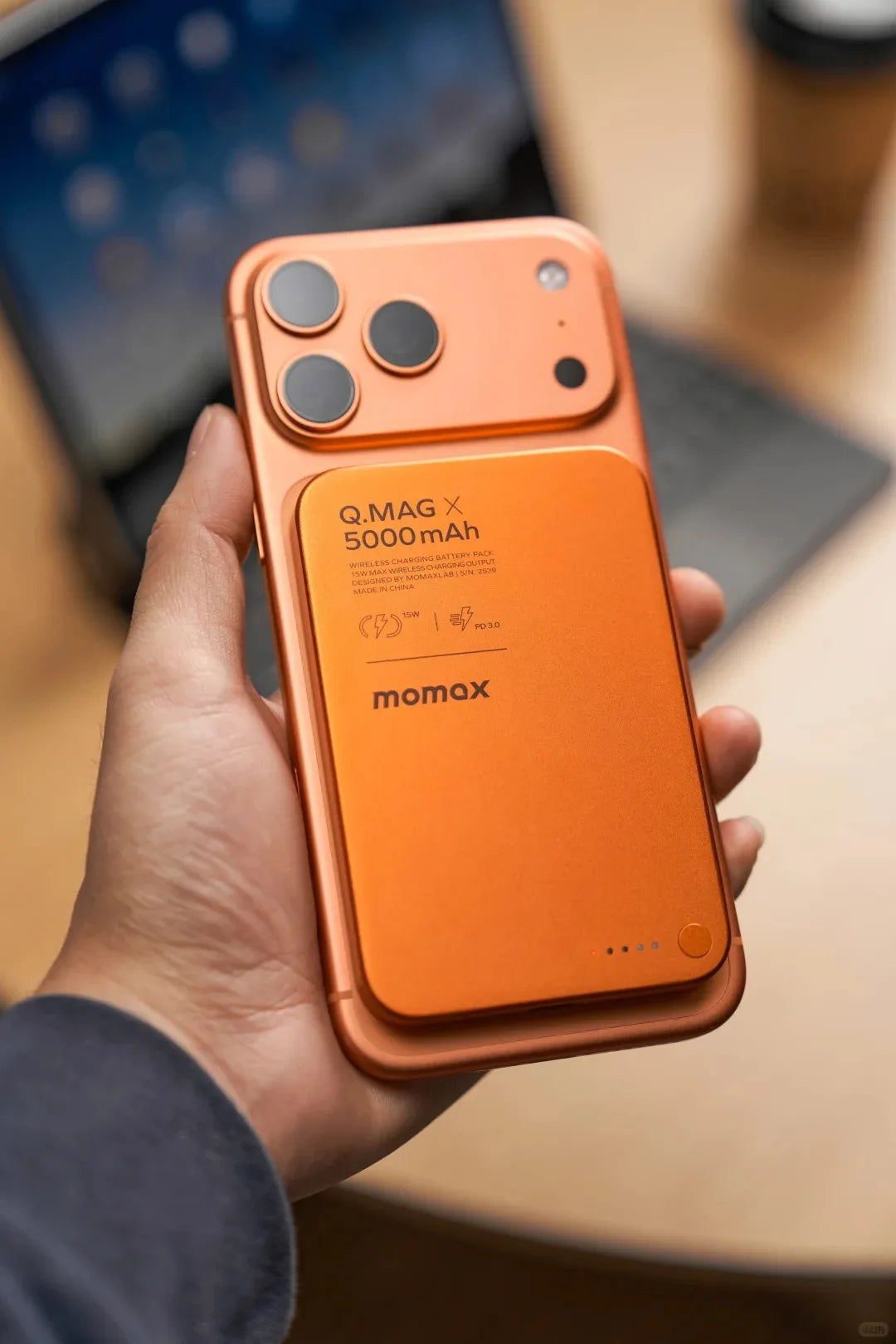 MOMAX Maqnitli Simsiz Portativ Powerbank – 5000 mAh, Narıncı Rəng, MagSafe Uyğun, Ultra İncə Metal Korpuslu, Sürətli Şarj Dəstəyi, iPhone üçün.